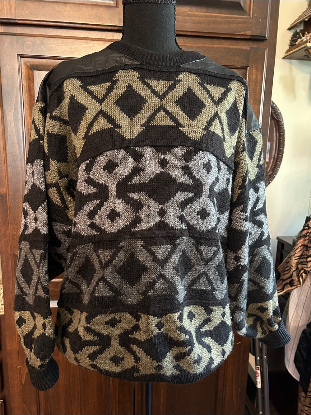 1980’s Geometric Leather Yoke Crew Neck Black and Grey Crewneck Sweater Sz L